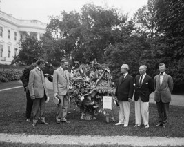 President Calvin Coolidge receives flowers from Floral Telegraph Photo P... - £6.91 GBP+