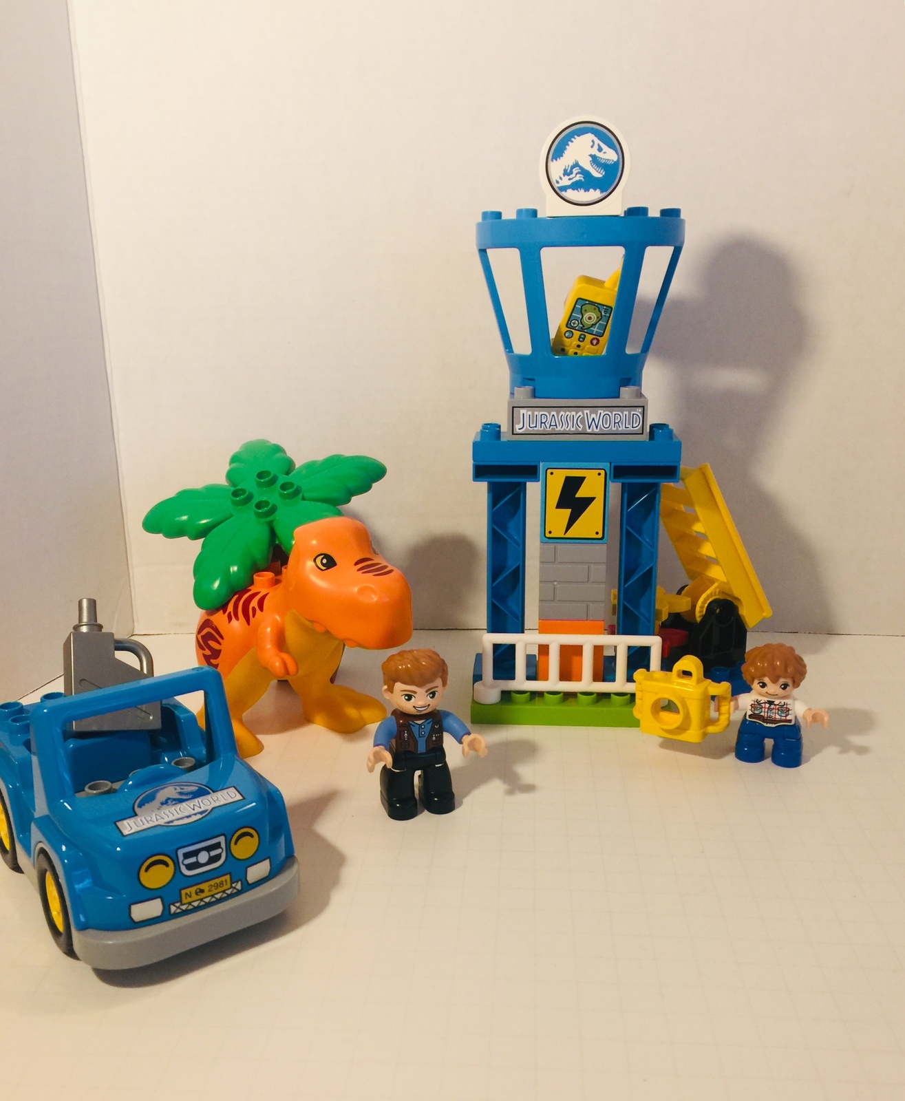 Lego Duplo #10880 Jurassic World T Rex Tower with Blue Jeep Owen ...