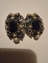 Vintage Womens Earrings VTG Faux Pearl Silver Tone Black Gem Stone Clip On - £15.63 GBP