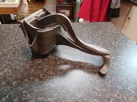1950s Vintage Wear-Ever  Aluminum Citrus Press Juicer - $24.74