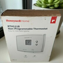 Honeywell RTH111B Digital Thermostat White Non-Programmable DAMAGED PACK... - $400.98 MXN