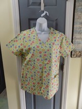 Simply Basic Green Flowered Scrub Top Size Small Women&#39;s NEW - £17.75 GBP