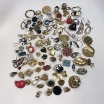 Lot of Vtg Single Earrings Some Signed Weiss Vogue Trifari Monet Laurel Burch - £18.95 GBP