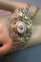VTG Pendant Locket Necklace Gold Plated Filigree Porcelain Oval Flower 26&quot; Chain - £26.49 GBP