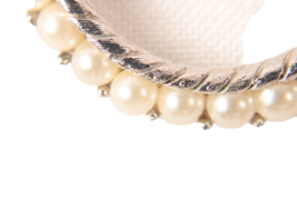 Vintage Crown Trifari Circle Wreath Faux Pearls 1-1/2 Inch Signed VGC - €15,94 EUR