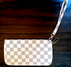 Purse in light color with a checkerboard pattern, many internal compartments - £7.15 GBP