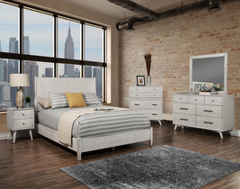 Melbourne Queen Panel Bed, Gray - $16,856.37 MXN