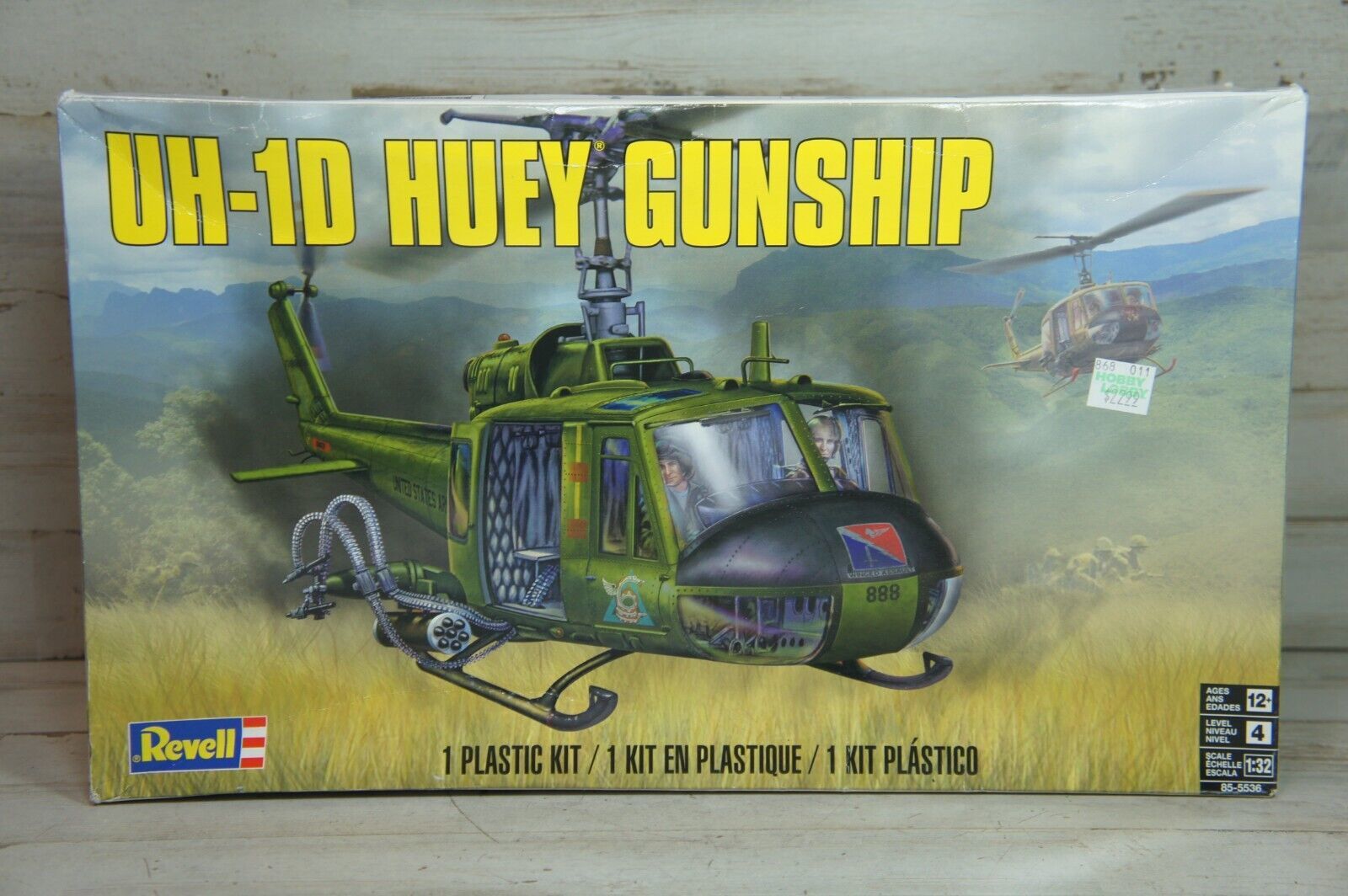 Revell UH-1D Huey Gunship Helicopter Plastic Model Kit 1:32 SEALED *Crushed Box* - £18.60 GBP