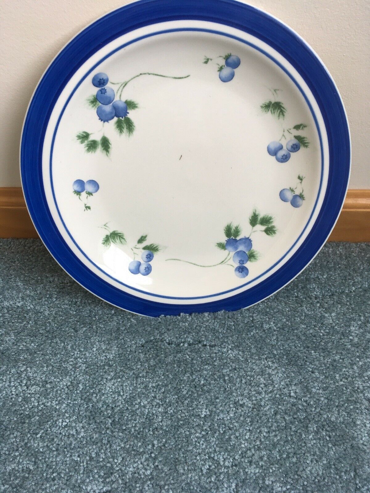 1 L. L. BEAN BLUE BERRY DINNER PLATE 10 3/4&quot;  DECENT - $14.75