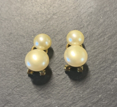 Vintage Small White Faux Double Pearls Clip On Earrings In A Gold Tone Setting - £6.37 GBP