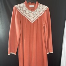 Dark Peach Long Sleeve Velour Zip Front House Coat with Lace Size M Vintage - £12.86 GBP