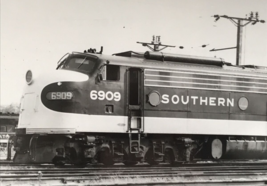 Southern Railway Railroad SOU #6909 E8A Electromotive Train Photo Washington DC - $9.49