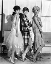 Julie Andrews, Mary Tyler Moore And Carol Channing In Thoroughly Modern Millie 1 - £52.57 GBP