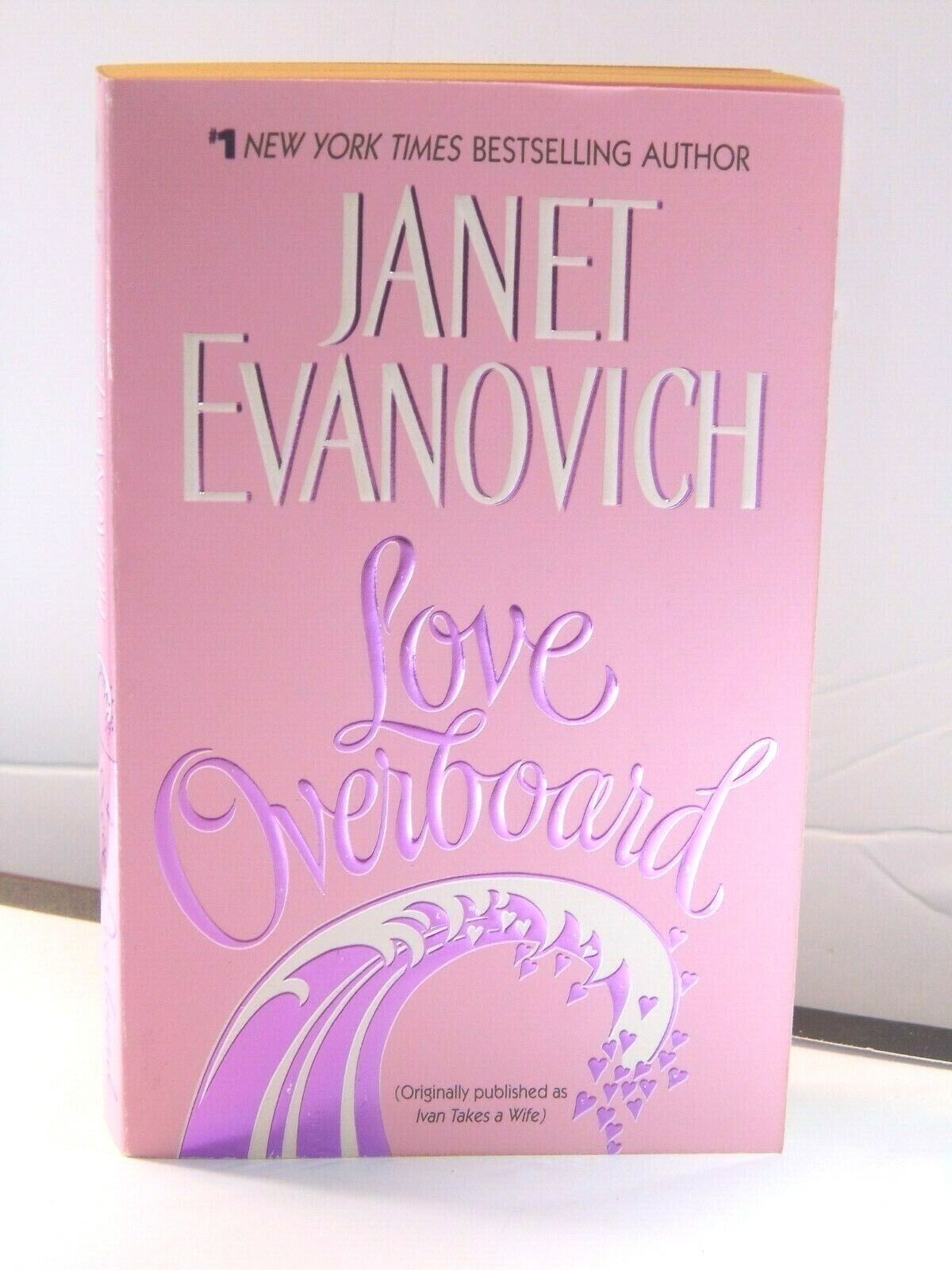 Love Overboard by Janet Evanovich (2012, Mass Market) Aged, Great Condition - $1.79