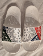 Crocs Classic Bandana Clog Sandals Multi Color Unisex Size M11 NWOT - £25.48 GBP