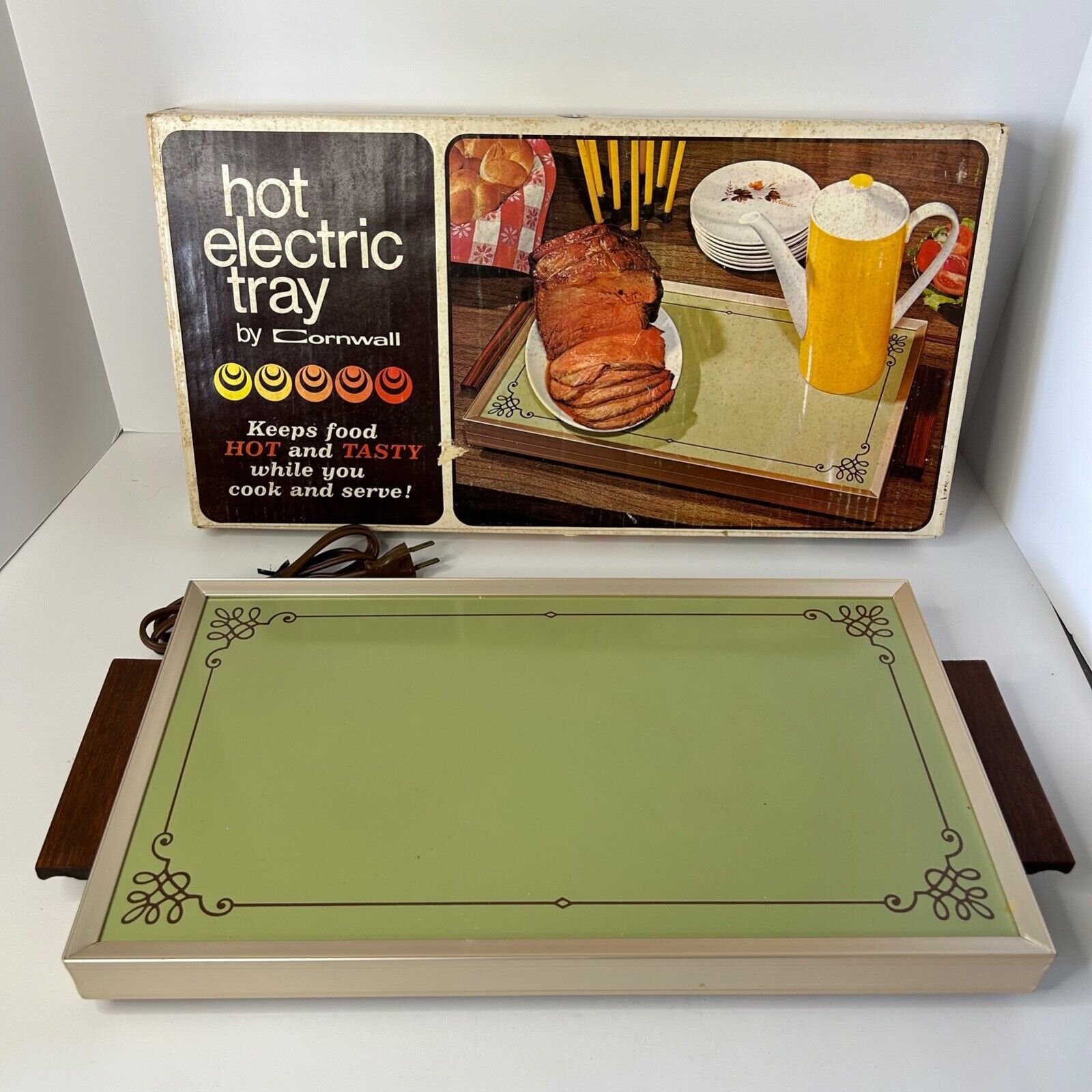 Primary image for Vintage Cornwall Hot Electric Tray Avocado Green #1418 w/ Original Box 16" x 9"