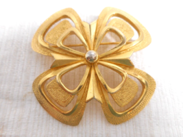 Four Leaf Clover Flower Brooch Pin Heavy Textured Cut-Out Petals Gold-Tone 2&quot;x2&quot; - £11.25 GBP