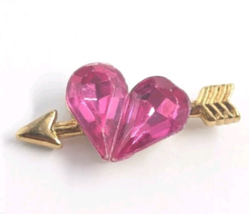 VTG Avon Jewelry NR Purplish Pink Rhinestone Heart Gold Tone Arrow Pin T... - $240.15 MXN