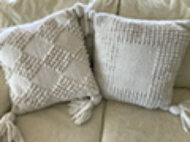 Set of 2 20&quot; decorative pillows Textured pattern With tassels - £58.63 GBP