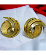 Signed Crown Trifari Swirl Earrings Clip On Brushed Gold Tone Vintage Fa... - £17.33 GBP