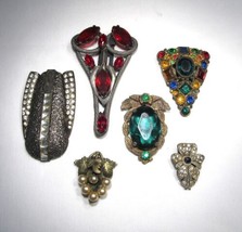 Vintage Lot of Colorful Rhinestone Fur Dress Scarf Clips Jewelry 3728 - £138.17 GBP
