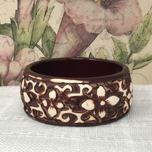 Vintage 70s Hawaii Bangle Bracelet Brown Cream Carved Flower Raised Relief - £6.29 GBP