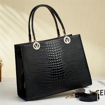  Women&#39;s Bag  Stylish Good Texture Bright Leather Crocodile Pattern Portable Lar - £33.97 GBP