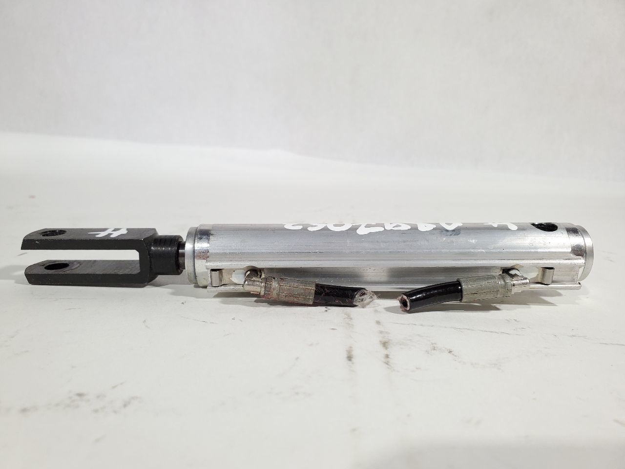 2006 Cadillac XLR OEM Right Tonneau Lift Cylinder 1609030c Item image 7