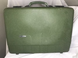 Vintage Forecast Sears 21”x16”x7” Avocado Green Suitcase Luggage - £27.69 GBP