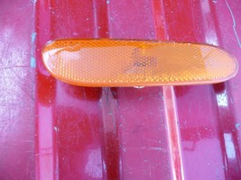 Right Hand RH/Passenger side Runing Light Amber Reflector 5288522 - £3.89 GBP