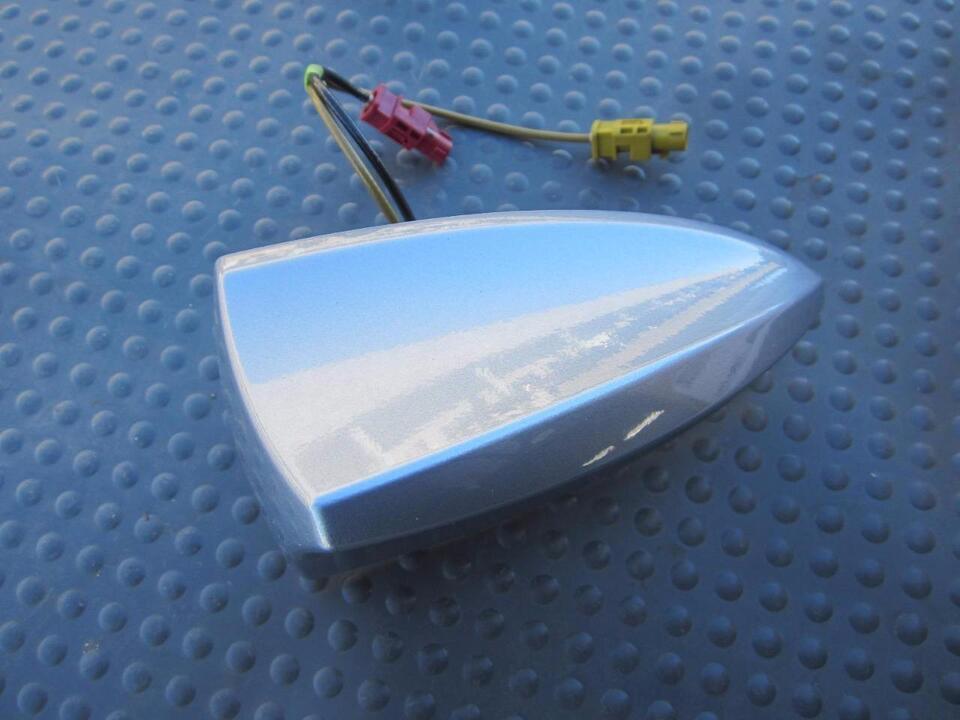 OEM 2014-2018 Chevy Impala Radio Shark Fin Antenna Silver Topaz 22851333 - $22.76