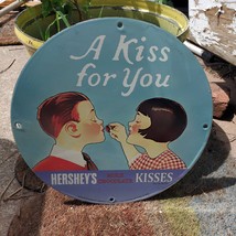 Vintage 1920 Hershey&#39;s Mulk Chocolate Kisses Porcelain Gas &amp; Oil Pump Sign - £97.89 GBP