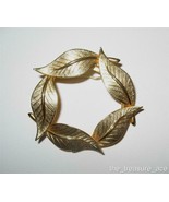 1 1/2&quot; Gold Leaves Wreath Pin Brooch Lovely Etched Brushed Nouveau Vinta... - £7.11 GBP