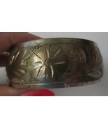 Vtg Etched Floral Silver Color Bangle Bracelet 1&quot; Wide Sz 9&quot; - £7.51 GBP