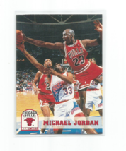 Michael Jordan (Chicago Bulls) 1993-94 Skybox Nba Hoops Card #28 - £5.46 GBP