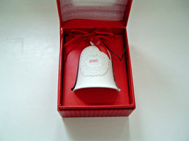 Hallmark porcelain dated bell 2007 holiday ornament in original box - £15.90 GBP