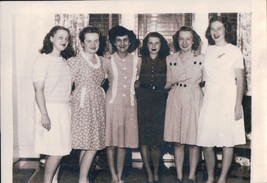 A Group Of Young Ladies At Their Graduation 1945 - £5.22 GBP