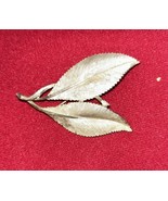 Vtg BSK Gold Tone Double Leaf  Pin Brooch J279 - $13.56 CAD