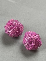 Vintage Large Pink &amp; Clear Tiny Barrel Bead Twist Cluster Clip Earrings – one in - £8.81 GBP
