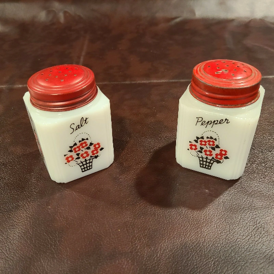 Primary image for Tipp USA Milk Glass Flower Salt and Pepper Shakers, 4-Sided, Beehive Lids