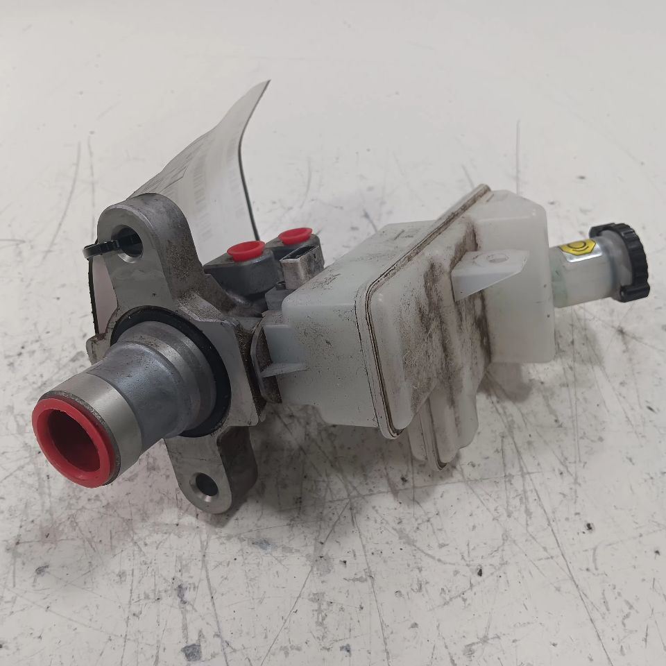 Nissan LEAF Brake Master Cylinder  2013 2014 2015 2016 2017 Item image 4