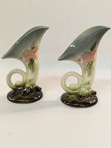 Pair of Vintage Hull Pottery Cornucopia Vases Pink Green Flowers W2 1950&#39;S - $1,430.78 MXN
