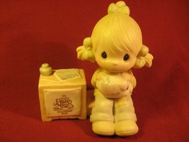 Precious Moments Porcelain Figurine 1983 Collector&#39;s Club &quot;DUES&quot; E-0104 [Y94] - £6.29 GBP