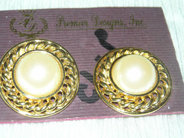 Vintage Premier Designs Faux White Mabe Pearl in Open Rope Goldtone Frame Circle - £7.35 GBP