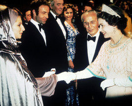 Barbra Streisand James Caan Meeting Queen Elizabeth 8X10 Photo Print - £8.50 GBP