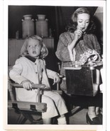 PAYMENT ON DEMAND (1951) Bette Davis On-Set With Daughter Barbara Davis ... - $75.00