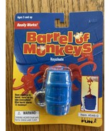 1998 Vintage Hasbro Mini Barrel of Monkeys Keychain Toy Basic Fun NIP - $238.64 MXN