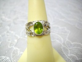 Hand Engraved Sterling Silver Deco Ring W Green Peridot Gemstone Oval Ring Sz 7 - £26.20 GBP