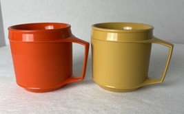 Vintage Aladdin Industries Plastic Stackable Coffee Mugs lot of 2 Orange Gold - £13.07 GBP