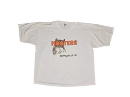 Vintage Hooters Merrville Indiana Spell Out T-Shirt White With Wing Sauc... - $8.55